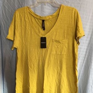 NWT Torrid Premium Tee in mustard. Sz 1.